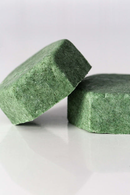 STIMULATE SHAMPOO BAR for Full & Thick Hair Achieve clean, voluminous hair with our Spirulina Peppermint shampoo bar. Perfect for combating thinning and promoting thick, healthy locks.
